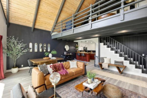 The Matterhorn Manor by AvantStay Harry Potter Inspired A-Frame Home w Hot Tub Views